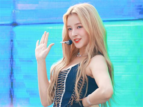 220917 MOMOLAND Nancy .
